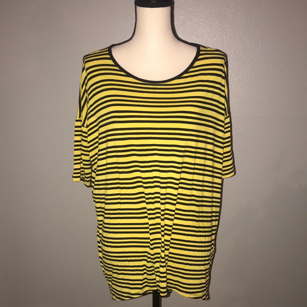 LULAROE Irma Tunic Blouse.
